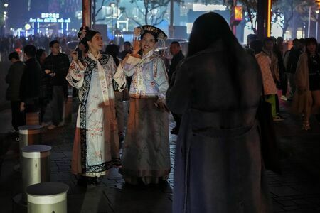 今年の中国のハロウィンは静かだった＝10月31日、北京（写真：AP/アフロ）