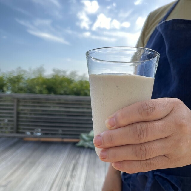 ミキサーがあれば、あっという間に作れるバナナジュースも飛田さんの好物のひとつ。