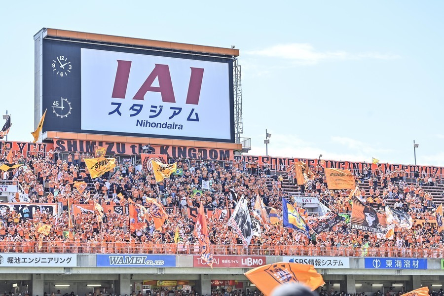 清水エスパルスが優勝記念スニーカーを発売する　撮影：中地拓也