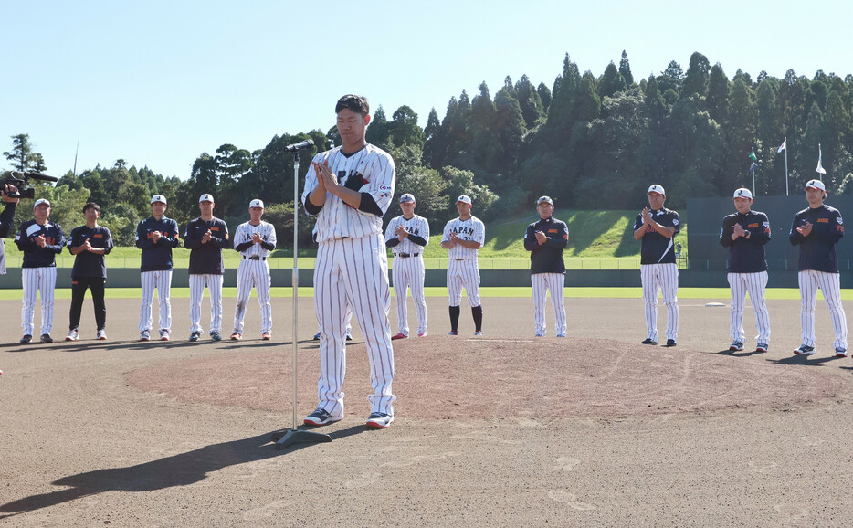 野球の国際大会プレミア１２で連覇を目指す日本代表「侍ジャパン」は６日、宮崎市で行っていた事前合宿を打ち上げた。井端監督は９日間を総括し、「イメージしていたより良かったので合格点」などと話した。