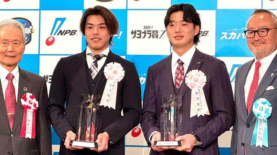 ロッテ・小川龍成選手（左）、ヤクルト・長岡秀樹選手（右）