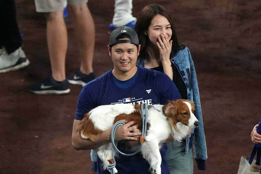 ドジャースの大谷翔平が妻・真美子さんとデコピンに感謝【写真：Getty Images】