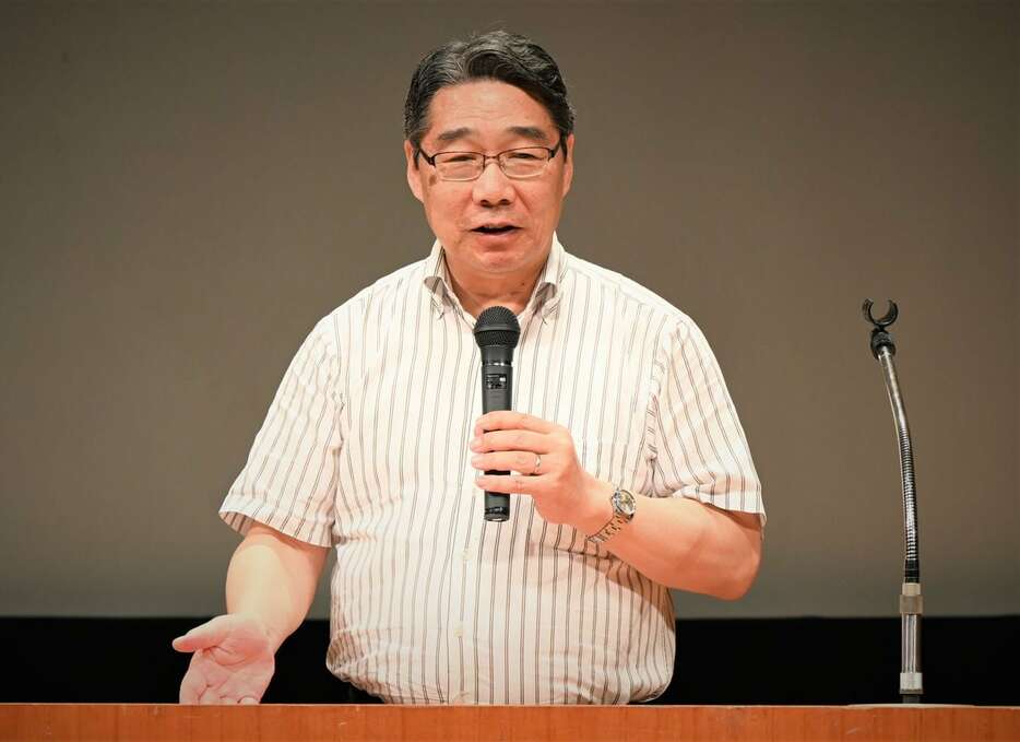 元文部科学省事務次官の前川喜平氏＝6月15日午後、東京都立川市（奥原慎平撮影）