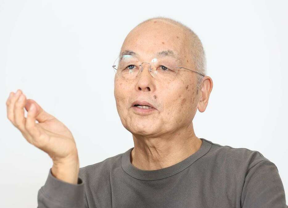 週刊誌の役割を語る花田紀凱氏（斉藤佳憲撮影）