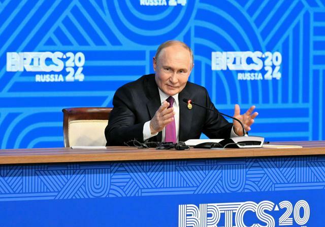 新興国グループ「BRICS」の首脳会合などを終え、記者会見するロシアのプーチン大統領=2024年10月24日、ロシア・カザン