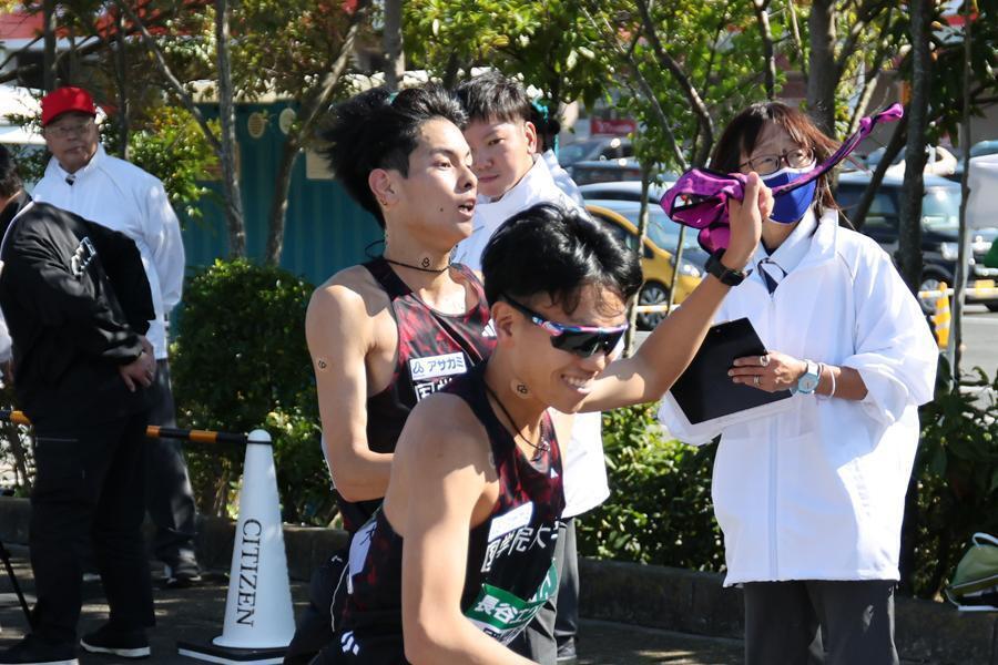 初優勝した國學院大の5区・6区の野中と山本のタスキリレー