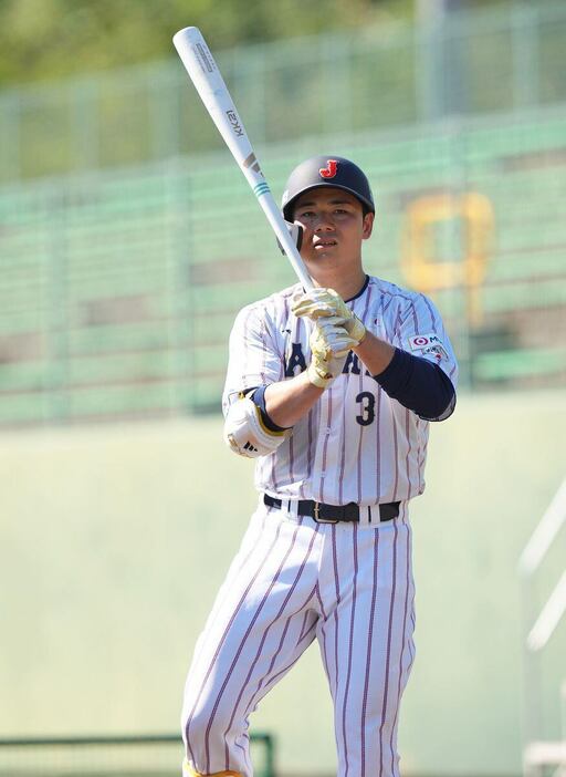 バットを振る日本ハム・清宮幸太郎＝清武総合運動公園（撮影・松永渉平)