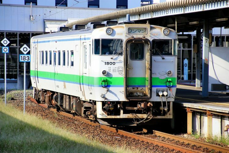 “改悪”の声も多く出ている新「青春18きっぷ」をどう活用するか？（函館駅。写真：イメージマート）