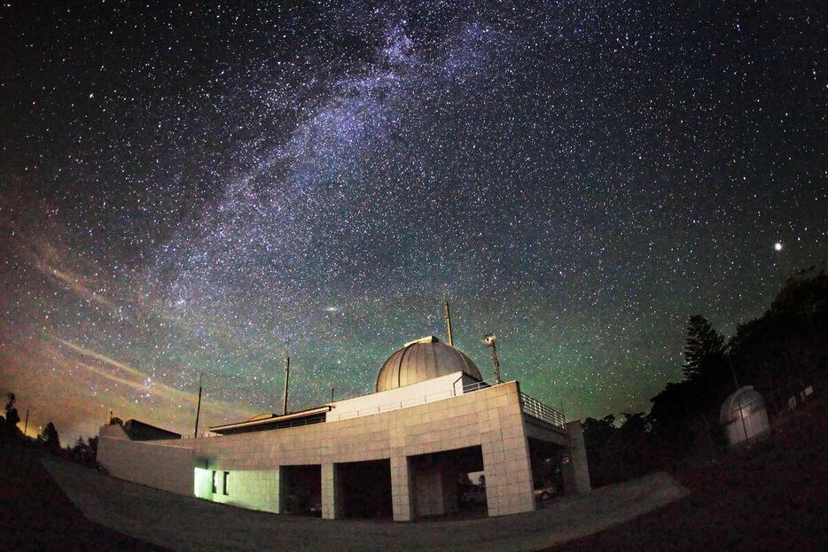 昼間でも星を観察できる銀河の森天文台（陸別町提供）