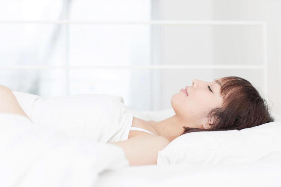 眠る女性（ｂｌａｎｃ／ＡｄｏｂｅＳｔｏｃｋ）