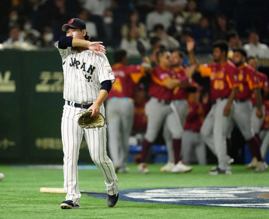 ＜日本・ベネズエラ＞6回、3点を失った井上（撮影・島崎忠彦）