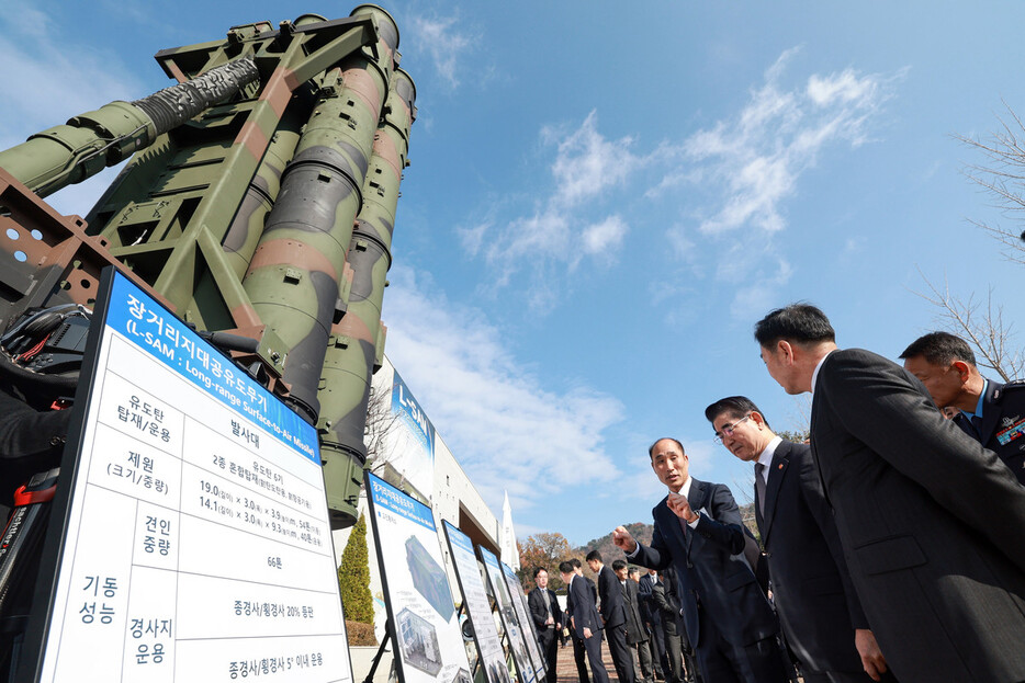 ２９日、韓国中部・大田で開かれた長距離地対空ミサイル「Ｌ―ＳＡＭ」の開発完了を記念する行事の様子（ＥＰＡ時事）