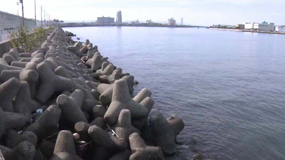 遺体が見つかった海岸（大阪・貝塚市）