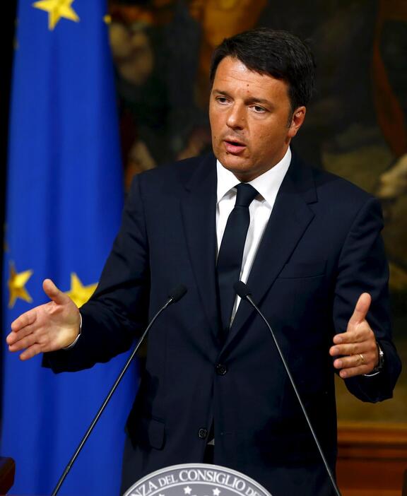 記者会見に応じるイタリアのマッテオ・レンツィ首相＝2015年4月19日（写真：ロイター/アフロ）