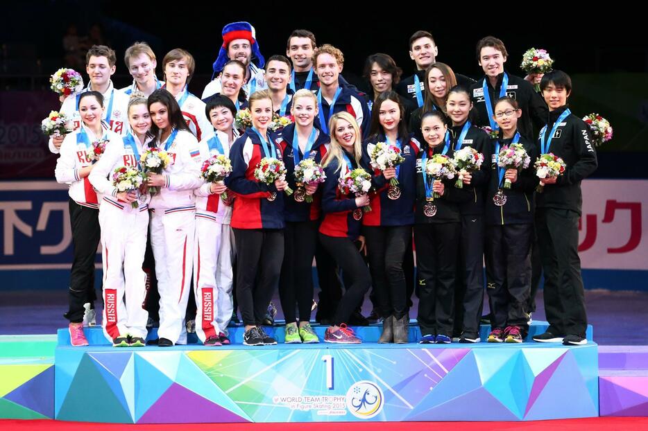 フィギュア 世界国別対抗戦 表彰式＝2015年4月18日（写真：伊藤真吾/アフロスポーツ）