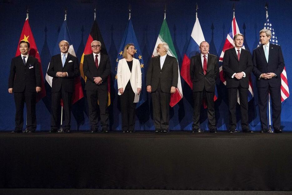 [写真]イラン核開発協議で大枠合意した6か国とイラン（代表撮影/ロイター/アフロ）