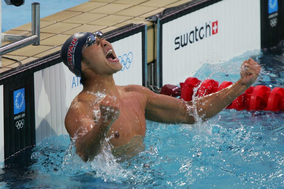 アテネ五輪、男子100m平泳ぎで金＝2004年8月15日（写真：アフロスポーツ）