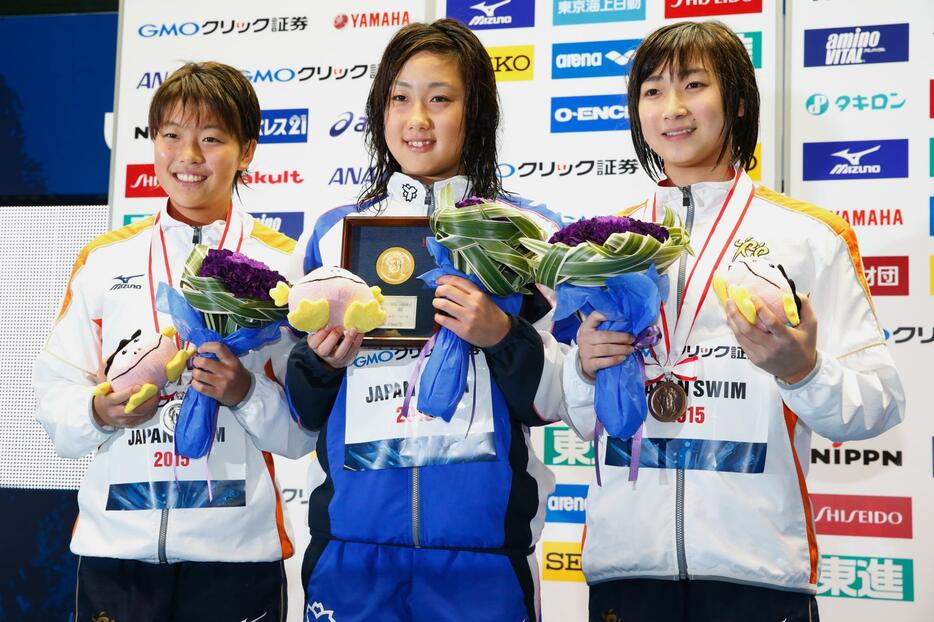 左から、2位の持田早智、1位の五十嵐千尋、3位の池江璃花子＝2015年4月9日（写真：田村翔/アフロスポーツ）