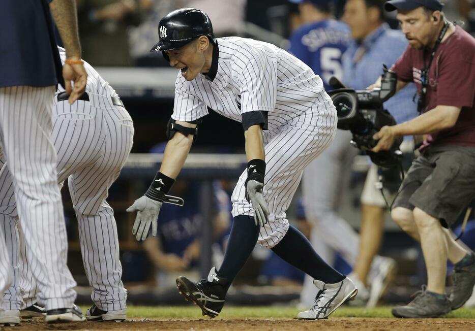 サヨナラホームランを放ったイチロー＝2013年6月25日（写真：ロイター/アフロ）