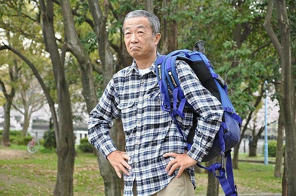 [写真]年間100日間山に入る岡弘俊己さん。「素晴らしい眺望で疲れも吹き飛ぶ」と話す