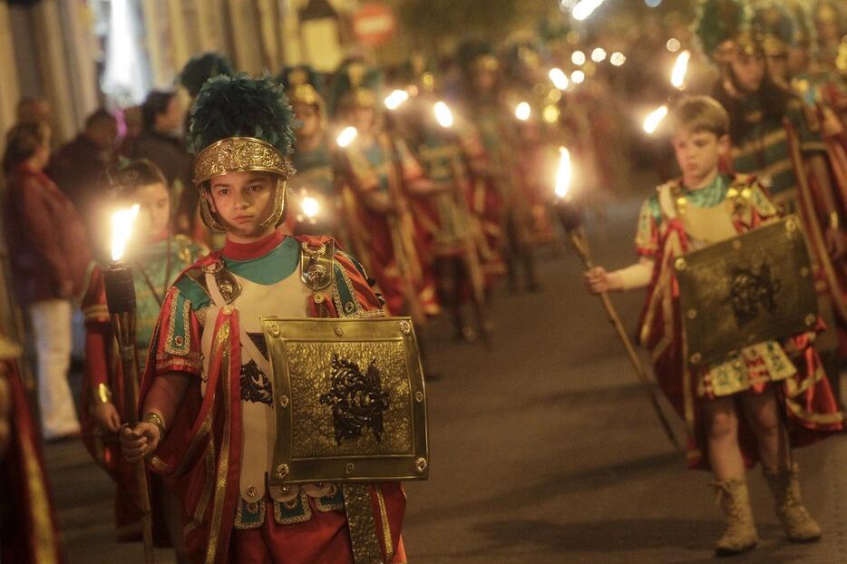 聖週間（Holy Week）の行列に参加する子供たち（ロイター/アフロ）