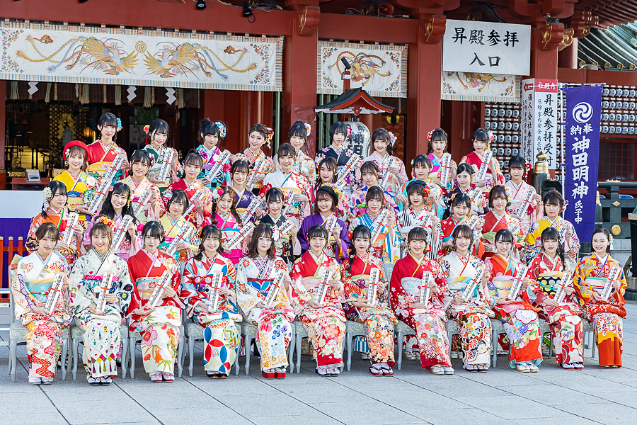 全国から集まったAKB48グループ新成人42名（撮影：志和浩司）