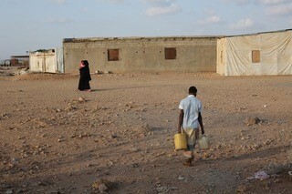 マルカジ難民キャンプ。砂漠の中に建てられたキャンプの生活環境は厳しい＝ジブチ・オボック、2017年11月撮影