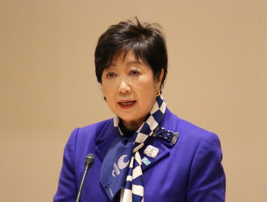 都職員に向けて新年のあいさつをする小池都知事（撮影：具志堅浩二）