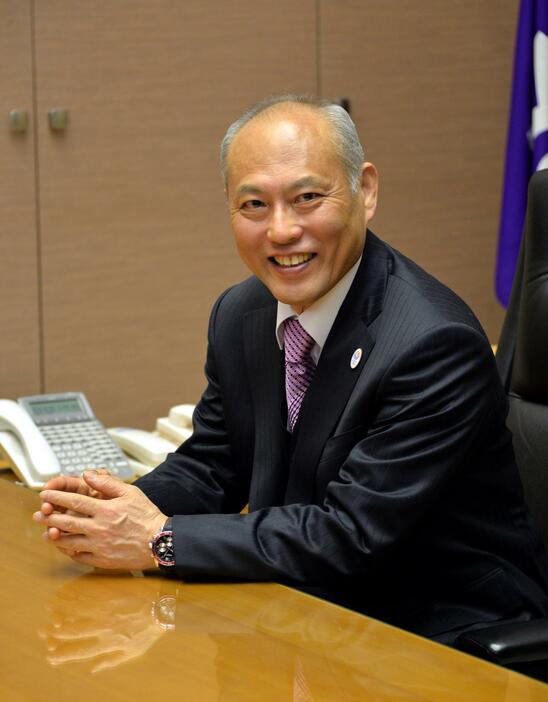 初登庁した際の舛添元知事（写真：Natsuki Sakai/アフロ）