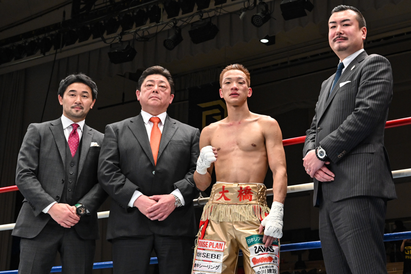大会アンバサダーを任された元WBC世界バンタム級王者、山中慎介氏（一番左）は「大会は成功だった」と総括（写真・山口裕朗）