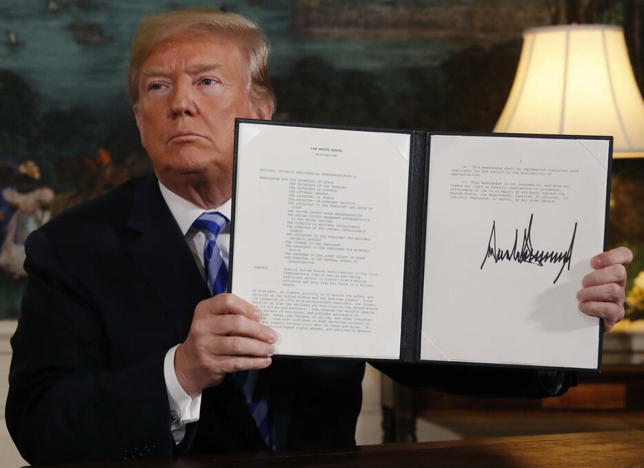イラン核合意からの離脱を表明するトランプ大統領（写真：ロイター／アフロ）