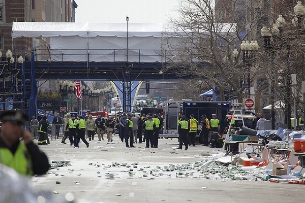 [写真] ボストンマラソン爆破テロ直後の様子＝2013年4月15日　Vjeran Pavic photo