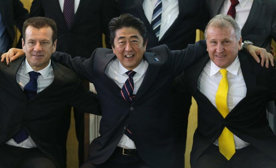 [写真]中南米歴訪でサッカーW杯が行われたばかりのブラジルを訪問した安倍首相（ロイター/アフロ、8月1日撮影）