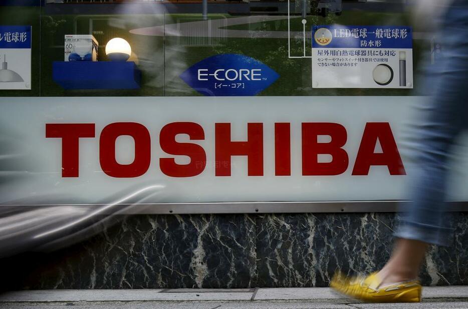 不適切会計で東芝・田中久雄社長が会見（写真：ロイター/アフロ））