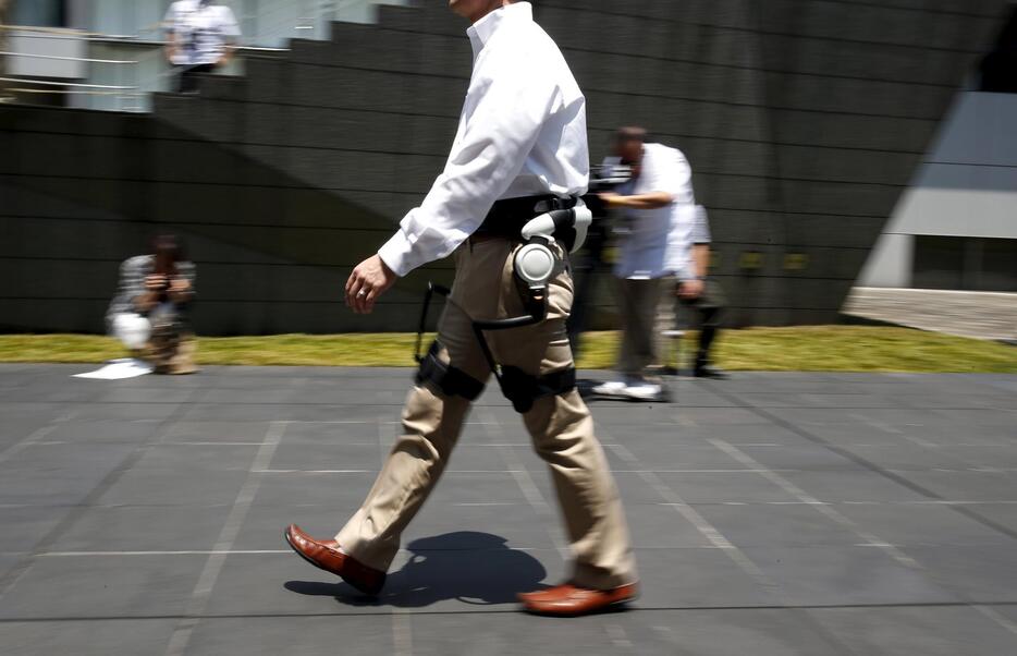 真横から見た図。病院やリハビリ施設などにリース販売へ＝2015年7月21日（写真：ロイター/アフロ）