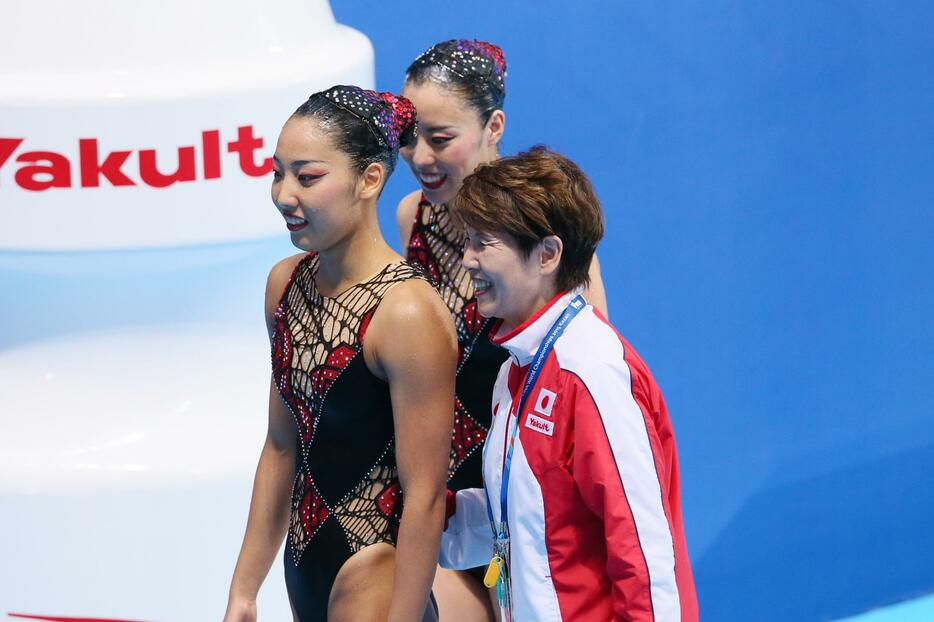 井村雅代ヘッドコーチと乾・三井組。93.433点で4位となりメダルを逃す＝2015年7月30日（写真：長田洋平/アフロスポーツ）