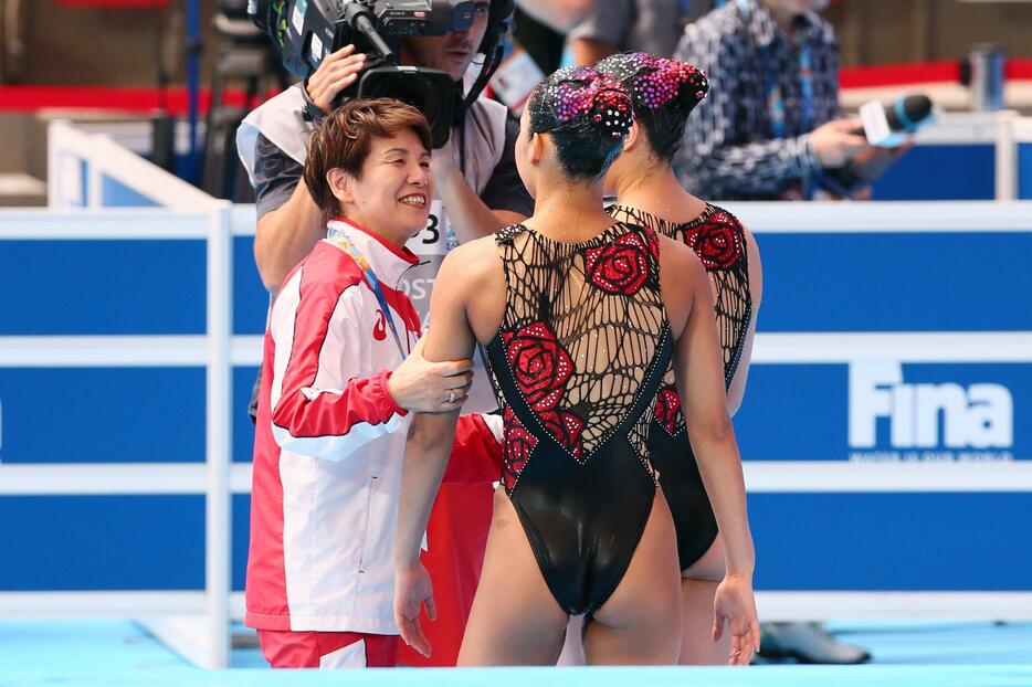 笑顔を見せる井村雅代ヘッドコーチ＝2015年7月28日（写真：長田洋平/アフロスポーツ）