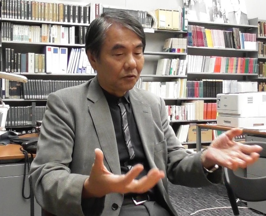 国学院大学名誉教授の井上順孝氏＝東京都渋谷区の国学院大学