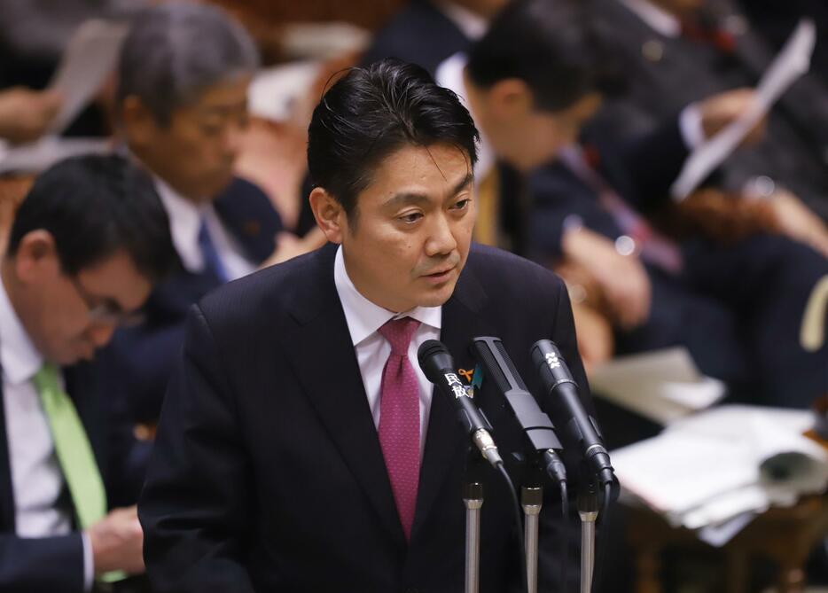 入管法改正案の成立を目指す安倍政権の山下貴司法相（写真：つのだよしお/アフロ）