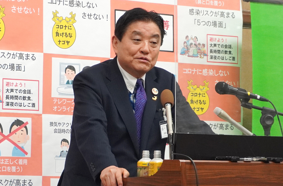 記者会見する名古屋市の河村たかし市長