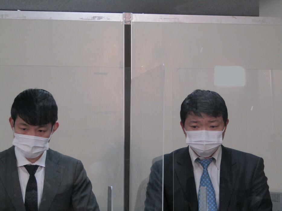 二審でもJBCに勝訴した亀田興毅氏（左）と大毅氏（右）の2人は司法記者クラブで会見した
