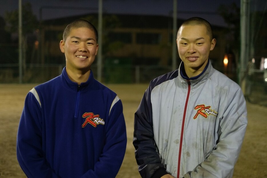 梅田晃輝選手（左）と水野優月選手＝京都市東山区で２０２２年２月１８日午後６時２７分、千金良航太郎撮影