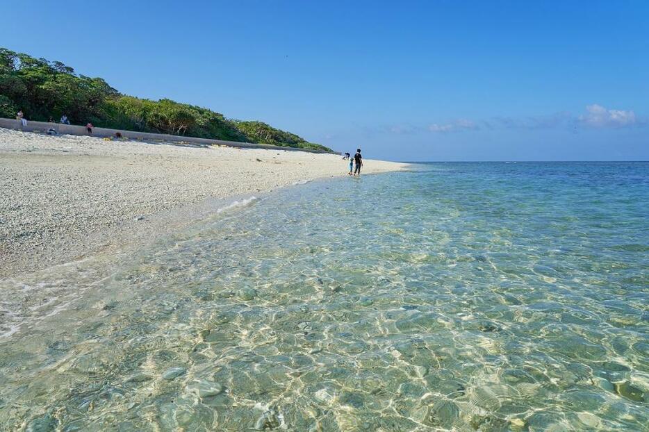 ウーグの浜。夏でも人影が少なくプライベートビーチのようだ