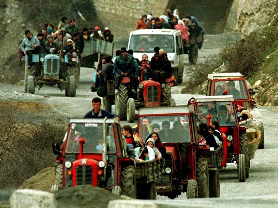 [写真]コソボ紛争で難民となったアルバニア住民（ロイター/アフロ）