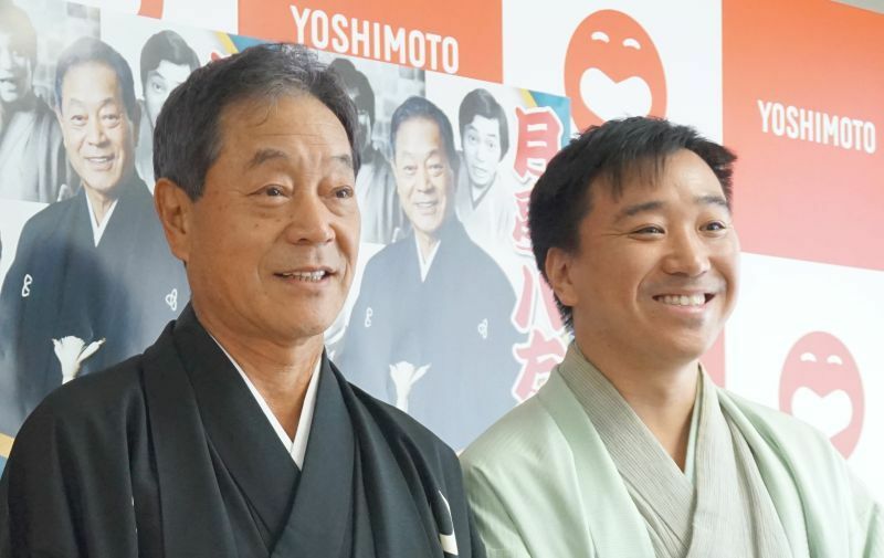 [写真]芸能生活50周年記念公演への意気込みを語った月亭八方（左）と月亭八光=6日午前、大阪市中央区で（撮影：柳曽文隆）