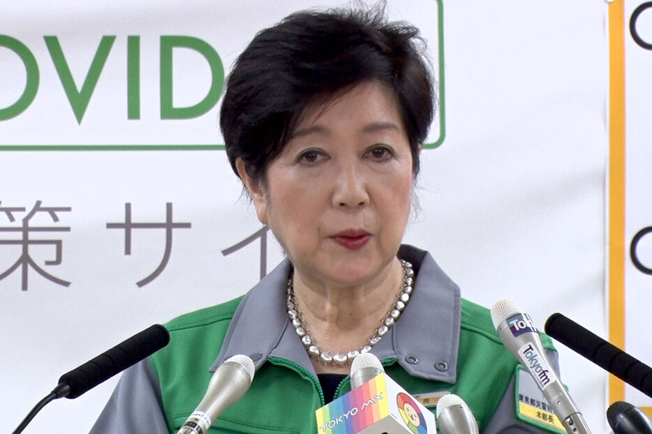 会見する小池都知事