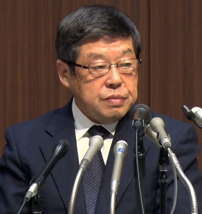 ゆうちょ銀行の池田社長。冒頭、「お客さまはじめ、関係の皆さまに多大なご迷惑、ご不安をお掛けしたことを深くおわび申し上げます」と陳謝した。