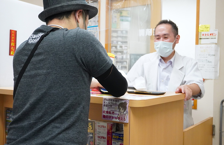 西新宿で居酒屋を経営する男性（撮影：編集部）