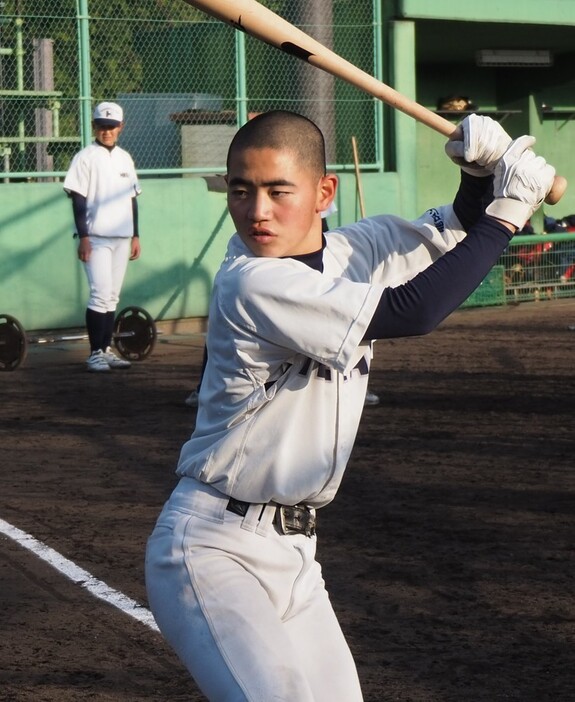 龍谷大平安の白石力翔（りきと）選手（２年）＝京都市伏見区で、矢倉健次撮影