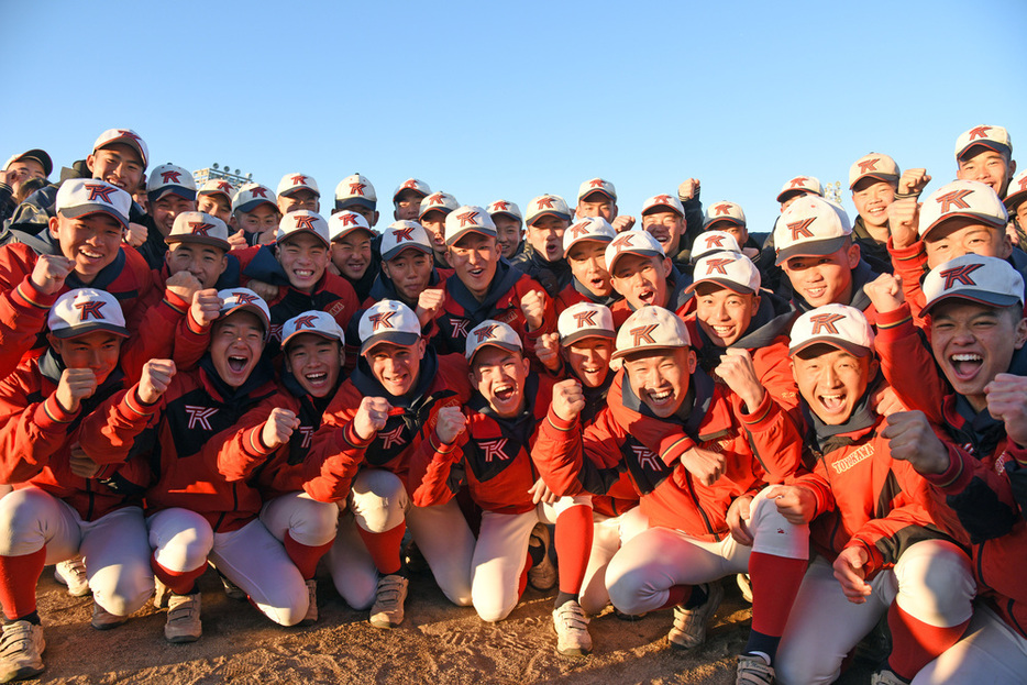 センバツ出場が決定し喜ぶ豊川の選手たち＝愛知県豊川市で２０２４年１月２６日、武市公孝撮影